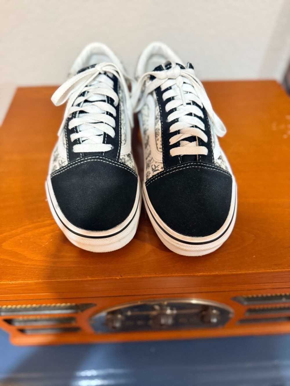 Vans Old Skool Black&White Suede Canvas Skate Shoes Womens 8.5 skulls tattoo - Picture 2 of 5